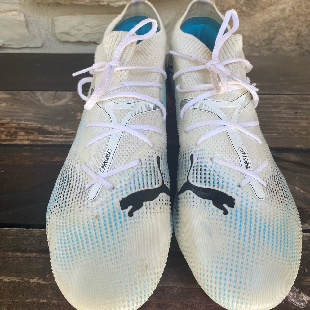 Men’s Puma Future 7- White and Blue Soccer Cleats Size 7.5